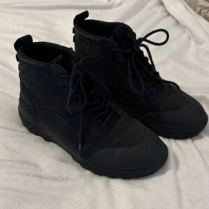 Vans Women's Black Lace-Up Boots 6.5
